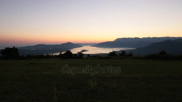 A kilátás a hegyekre, a Fort Gorazde Montenegróban. KOT — Stock videók