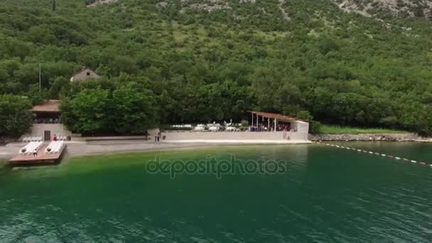 Hochzeit auf den Docks in der Bucht von Kotor. Hochzeit in Montenegro. — Stockvideo