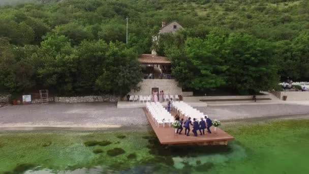 Hochzeit auf den Docks in der Bucht von Kotor. Hochzeit in Montenegro. — Stockvideo