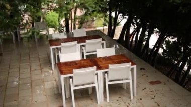 Sokakta kafeterya tablolarda. Sokak Cafe. Monten restoranlarda