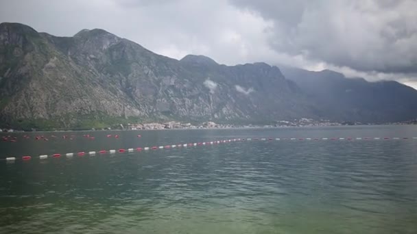 Kotor Bay in Montenegro. Bergen en ravijnen, zee. — Stockvideo