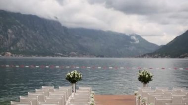 Kotor Körfezi içinde rıhtım düğün