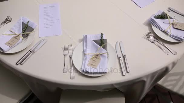 Düğün Ziyafet masalarında. Düğün süslemeleri. Düğün t — Stok video