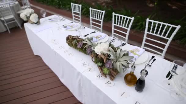 결혼식 연회에 테이블입니다. 웨딩 장식입니다. T에서 결혼식 — 비디오