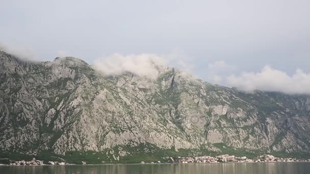 Kotor Bay in Montenegro. Bergen en ravijnen, zee. — Stockvideo