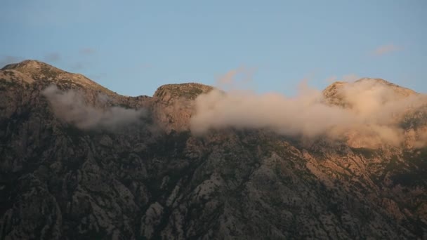 Montagnes au Monténégro à la lumière du coucher du soleil — Video