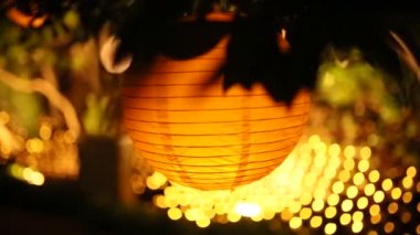 Yuvarlak kağıt fenerler. Düğün süslemeleri