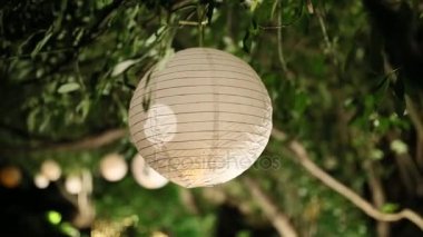 Yuvarlak kağıt fenerler. Düğün süslemeleri