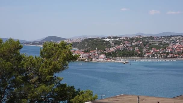 Split, Hırvatistan kıyıları. Otel terasından görüntülemek — Stok video
