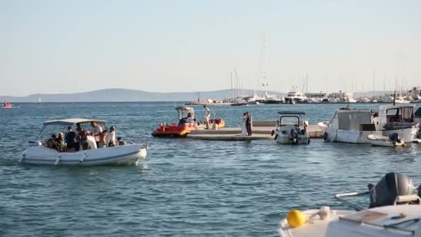 Bărci pe un andoc cu barca în Split — Videoclip de stoc