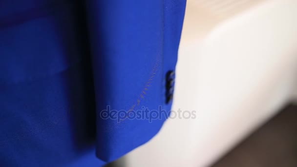 Close-up de botões em uma jaqueta de homem. O vestido de noiva do — Vídeo de Stock