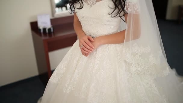 Руки невесты. Свадьба в Черногории — стоковое видео