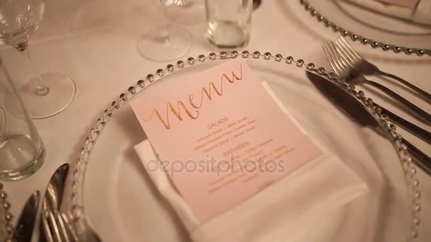 Plates at the wedding banquet. Table setting. Wedding decoration — Stock Video