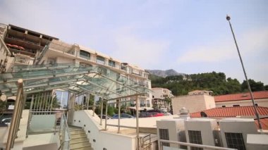 Elit otel Karadağ dağlarında. Antik taş Schüco