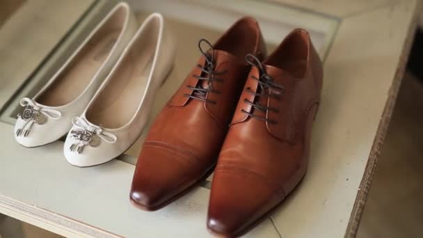 Scarpe degli sposi . — Video Stock