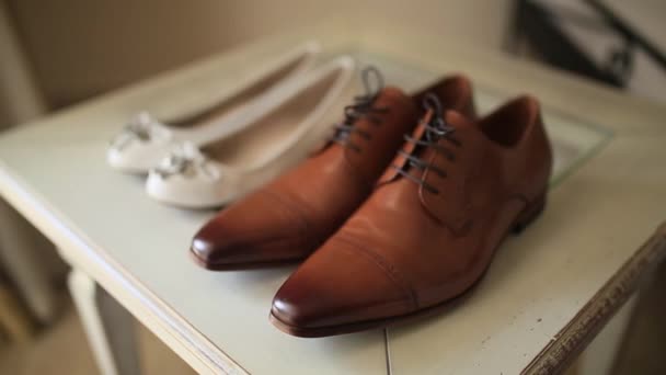 Scarpe degli sposi . — Video Stock