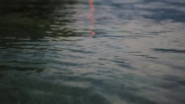 물의 텍스처입니다. 몬테네그로 근처 아드리아 바다입니다. 투명 블루 — 비디오