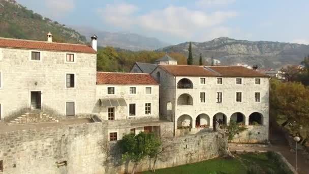 Kolostor Podmaine, Budva, Montenegró-Adriai-tengeren — Stock videók