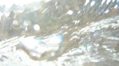 Sualtı çekim. Kum, plaj çakıl ve yakın çekim dalgaları. Cle