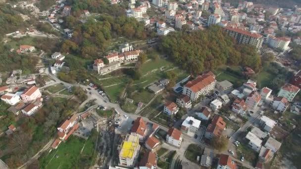 Mosteiro Podmaine, em Montenegro, Budva, Mar Adriático — Vídeo de Stock