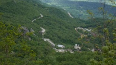 Yolun Karadağ dağlarında