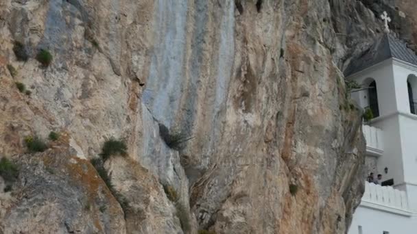 Monastero di Ostrog in Montenegro. Il monastero unico nella roccia — Video Stock