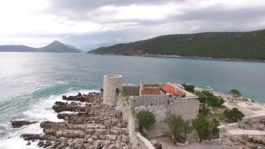 Otocic Gospa yakınındaki Mamula Adası ada. Lustica, Monte
