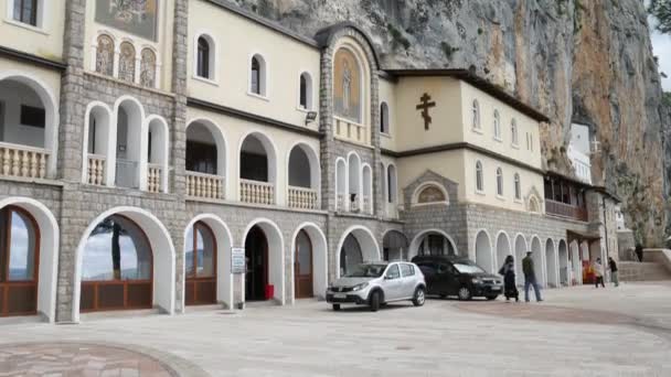 Monastero di Ostrog in Montenegro. Il monastero unico nella roccia — Video Stock