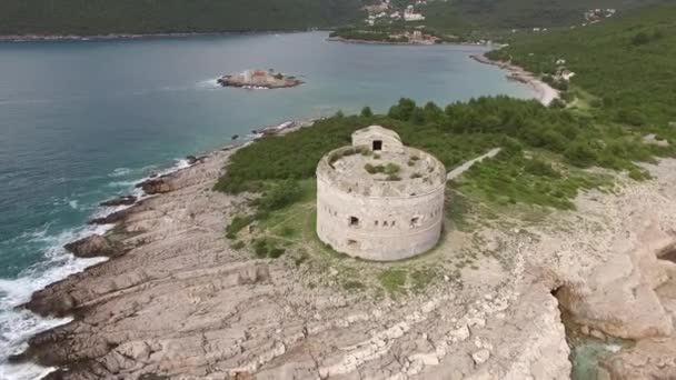 Форт Арца в Монтенегро, недалеко от острова Мамула в Адриатическом море — стоковое видео