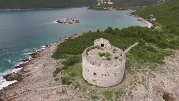 Форт Arza у Чорногорії, біля острова матусі в на Adriat — стокове відео