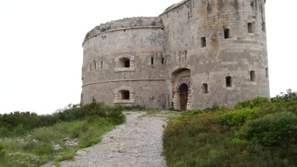 Форт Арца в Монтенегро, недалеко от острова Мамула в Адриатическом море — стоковое видео