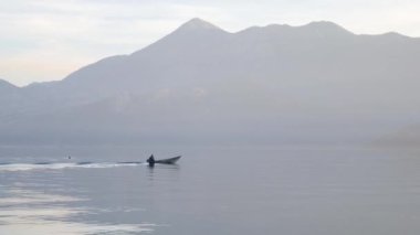 İşkodra Gölü Karadağ. En büyük tatlı su Gölü ba
