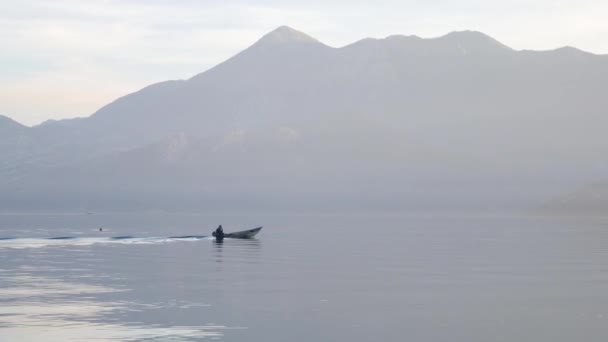 Skadarské jezero v Černé hoře. Největší sladkovodní jezero v Ba — Stock video