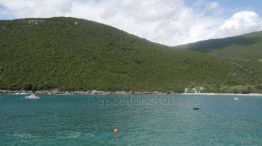 Teknenin denizde. Tekne, yat, denizde gemiler