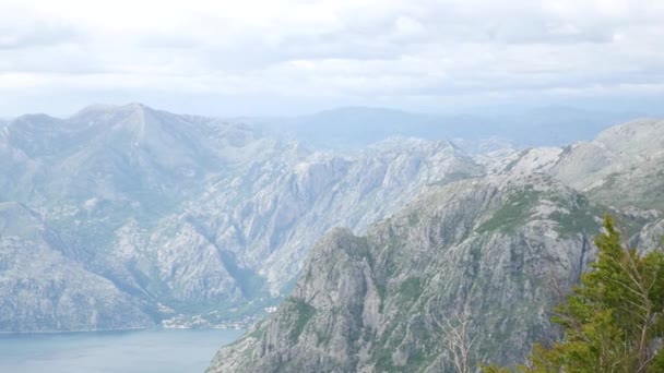 Zatoka Kotor z wysokości. Widok z góry Lovčen do zatoki — Wideo stockowe