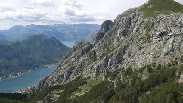 Zatoka Kotor z wysokości. Widok z góry Lovčen do zatoki — Wideo stockowe