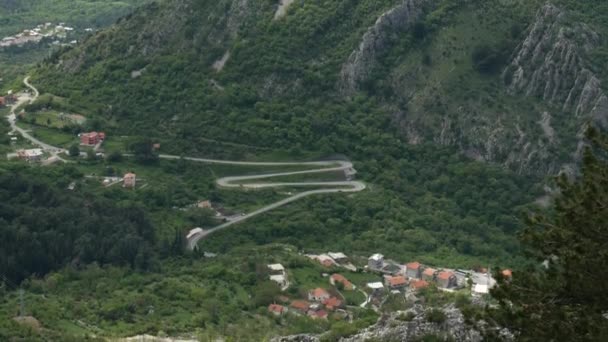 La strada tra le montagne del Montenegro — Video Stock