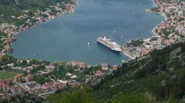 Kotor Körfezi tepelerden. Mount Lovcen için bay göster