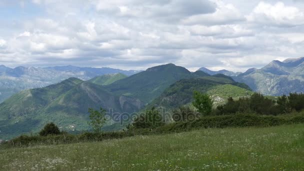 A kilátás a hegyekre, a Fort Gorazde Montenegróban. KOT — Stock videók