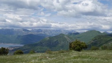 Karadağ üzerinden Fort Gorazde dağlarda görünümden. Kot