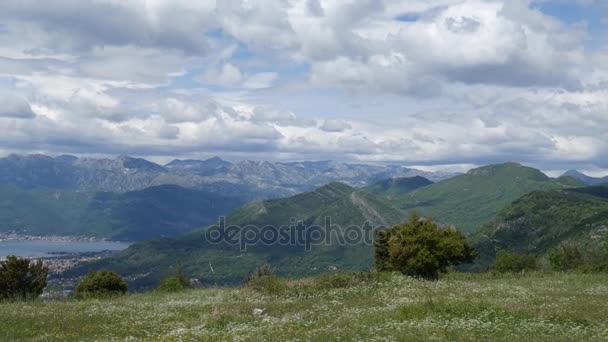 Вид с гор в Черногории из форта Горацде. Кот — стоковое видео