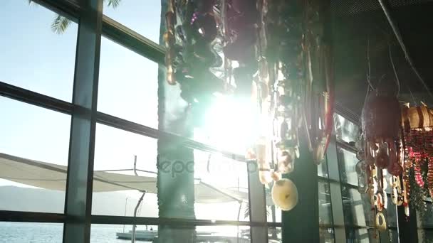 La lámpara de araña del restaurante. El diseño interior de las res — Vídeos de Stock