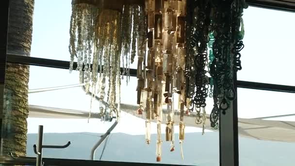 La lámpara de araña del restaurante. El diseño interior de las res — Vídeos de Stock