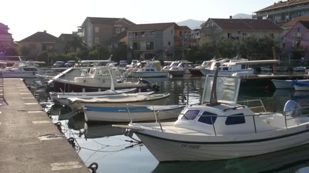 Barcos e lanchas em Montenegro, Budva — Vídeo de Stock