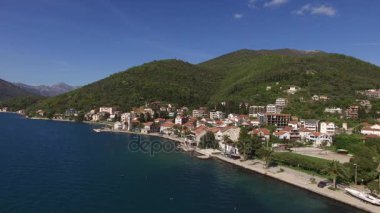 Shore Kotor Koyu'ndaki oteli. Hava