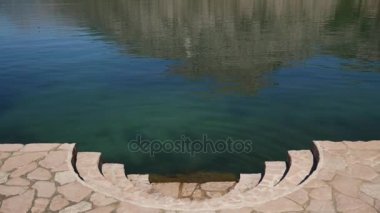 Demirleme Körfezi Kotor, Karadağ. Dağlar arasında defne. Bo