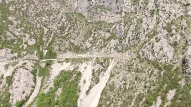 Yolun Karadağ dağlarında