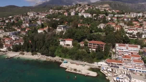 Αποβάθρα βάρκα Χέρτσεγκ Νόβι, παλιά πόλη, Μαυροβούνιο — Αρχείο Βίντεο