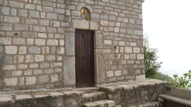 Kostel v Černá Hora, Jaderské moře — Stock video