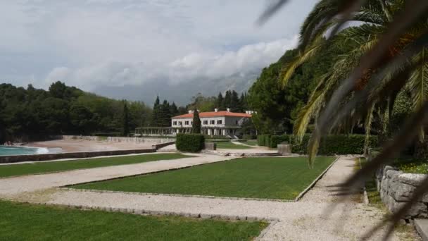 Belle vue romantique en plein air avec vieille villa de luxe Milocer Ho — Video